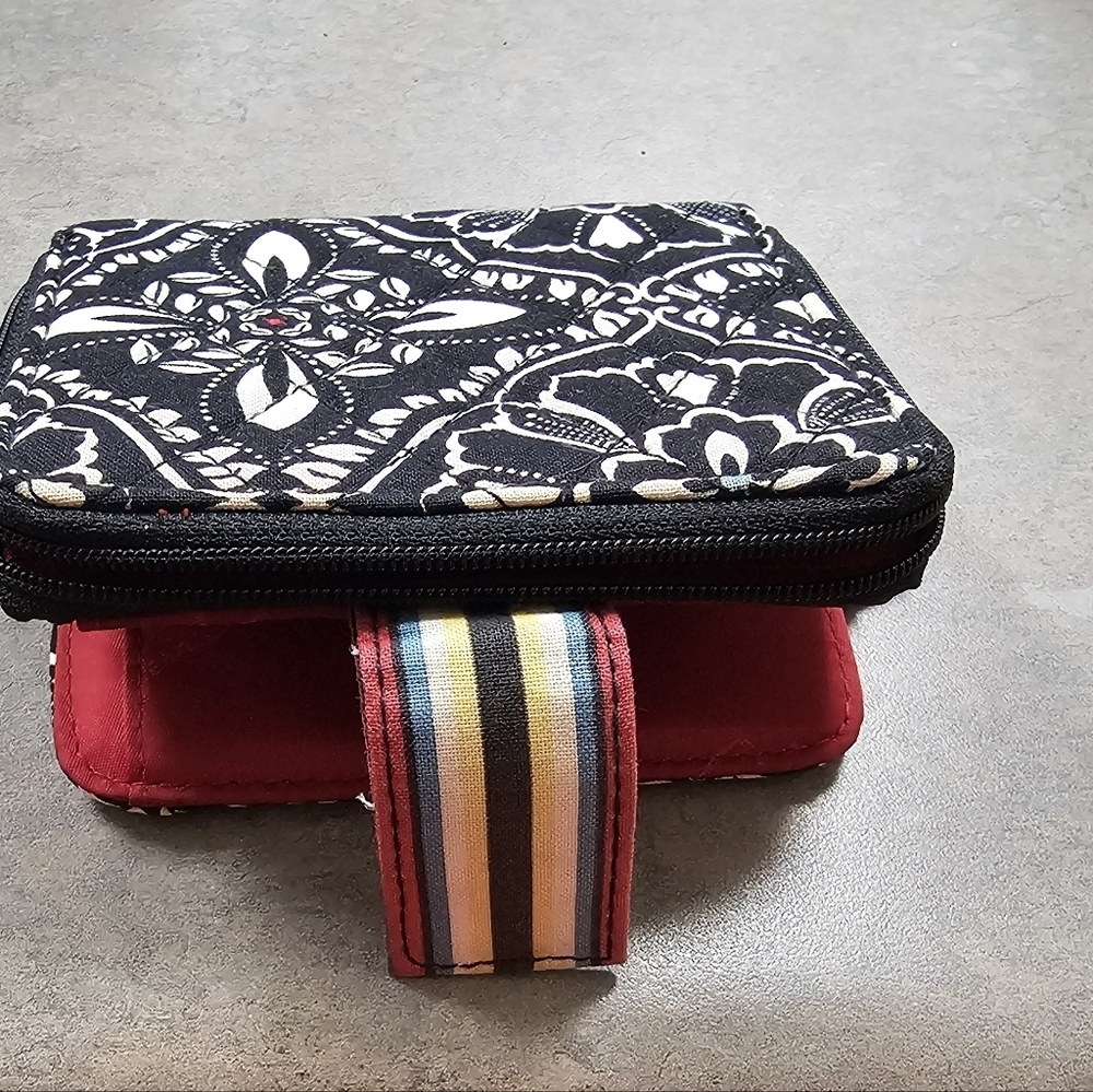 Vera Bradley Womens Zip Around Wallet Black White Floral Quilted Folding 4 x 4.5 - Picture 9 of 9